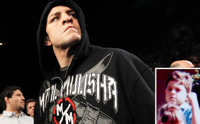 Nick Diaz, bad boy de Stockton, California, sempre é casca-grossa desde criança, isso fica evidenciado em sua foto com a turma da escola.